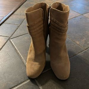 Size 8 Womens heeled boots. Like brand new. Original price $180.